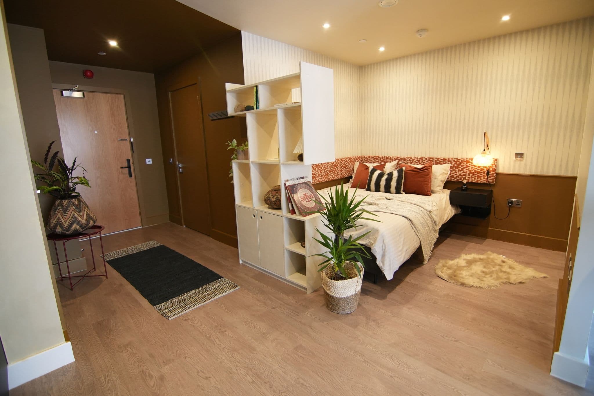 Zoned entrance hall and bedroom nook